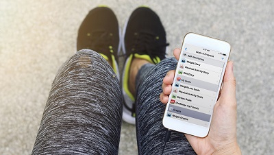Runner using the MOVE! Coach mobile app