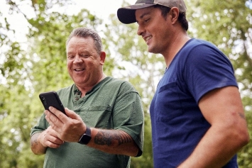 A Veterans uses a mobile device to track his weight loss